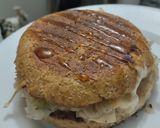Foto del paso 9 de la receta: Sándwich🥙de cebolla caramelizada🧅queso🧀y miel🧅🧀🍯