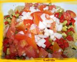 Une image de l'étape 1 de Salade de quinoa aux légumes et poulet.