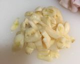 รูปขั้นตอนการทำที่ 2 ของ ใบเซเลอรี่ผัดหมูสามชั้น คีโต