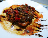 Foto del paso 4 de la receta: Muslo de pollo deshuesado al horno en salsa de verduras y soja