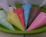 Foto langkah ke 3 dari resep Bolu kukus karakter.
