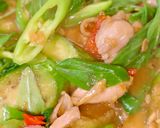 รูปขั้นตอนการทำที่ 3 ของ ไก่ผัดโหระพากับมะเขือยาว