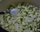 Foto del paso 4 de la receta: Zucchini, tomate y huevo con un toque especiado