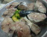 Foto langkah ke 1 dari resep Tenggiri Asem Pedas.