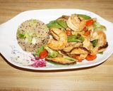 A picture of step 7 of STIR-FRY SHRIMPS WITH SHIITAKE MUSHROOMS, OYSTER SAUCE AND QUINOA.