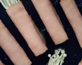 Gambar langkah 4 resipi Enoki Rolls.