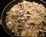 Foto del paso 7 de la receta: Arroz con bacalao al pil pil y almejas