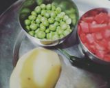 गाजर मटर आलू की सब्जी (gajar matar aloo ki sabzi recipe in Hindi) रेसिपी चरण 1 फोटो