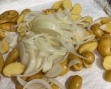 Foto del paso 1 de la receta: Pez espada al horno con patatas y cebolla
