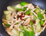絲瓜燴鮮菇（無碘飲食）的食譜步驟5照片