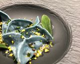 Foto del passaggio 9 della ricetta Ravioli blu con tartare di gamberi e ricotta