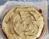 Foto del passaggio 6 della ricetta Torta al cioccolato ripiena e ricoperta di crema al pistacchio