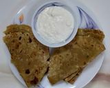 A picture of step 2 of Lasooni paratha.