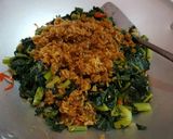 Foto langkah ke 3 dari resep Oseng tumis daun pepaya ebi.