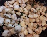 A picture of step 4 of Spicy foxnut.