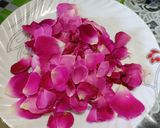 A picture of step 4 of Rangeen thandai.