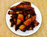Hình bước làm 5 của món Cá thu một nắng kho thịt ba rọi