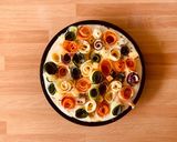 Foto del passaggio 3 della ricetta Torta di ricotta con roselline di verdure miste