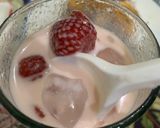 Foto langkah ke 3 dari resep Korean Strawberry Milk.