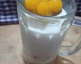 A picture of step 4 of Mango vanilla boba milkshake.