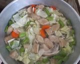 Foto langkah ke 4 dari resep Sup Ayam Bakso.