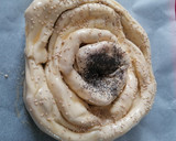 Foto del paso 4 de la receta: Espiral de hojaldre relleno de jamón york y mozzarella