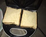 A picture of step 4 of Egg and sardine toasted bread.