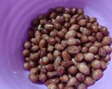 Foto langkah ke 3 dari resep Kacang tanah goreng asin.