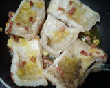Foto del paso 3 de la receta: Bacalao guisado con langostinos, ajetes y jamón