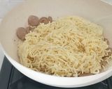Foto langkah ke 2 dari resep Mie goreng bakso.