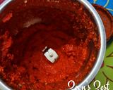 A picture of step 3 of Fresh Red Chilli Oil.