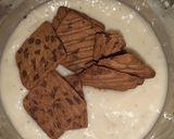 A picture of step 1 of Fruit biscuits fudge ice cream.