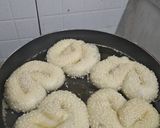 Foto langkah ke 8 dari resep Donat Wijen with Love.