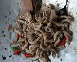 Foto langkah ke 3 dari resep Tumis Usus Ayam.