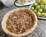 Foto del passaggio 5 della ricetta Crostata con marmellata di fichi, fichi freschi, e noci al profumo di limone