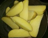 Foto langkah ke 2 dari resep Potato Wedges Panggang.