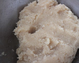 Foto del paso 3 de la receta: Panellets de almendras, piñones y pera glaseada