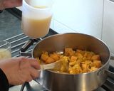 Foto del paso 3 de la receta Crema de calabaza y manzana (Halloween)