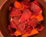 Foto del paso 7 de la receta: Mi guiso de rosbif, verduras y vino (una Bourguignon simple y sabrosa con papas al horno)