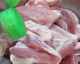 รูปขั้นตอนการทำที่ 1 ของ หมูสามชั้นทอดน้ำปลา