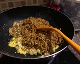 Foto langkah ke 3 dari resep Mie Kwetiaw (Mie Telor) Goreng (Simpel ala Anak Kos).