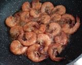Foto langkah ke 2 dari resep Assam Heh / Tamarind prawn /Udang goreng Asam.