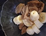 A picture of step 2 of Chikoo and Banana Shake.