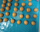 Foto langkah ke 4 dari resep Donat Ubi Kuning.