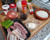 Foto del paso 1 de la receta: Arroz de salchichas y ceps con panceta ibérica curada