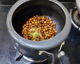A picture of step 3 of Kala Chana Soup.
