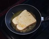 Foto langkah ke 4 dari resep Classic French Toast.