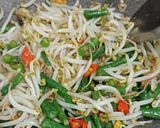 Foto langkah ke 4 dari resep Oseng Kacang panjang ebi tauge.