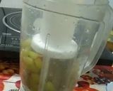 A picture of step 1 of Green Grapes Smoothie.