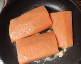 Foto del paso 2 de la receta: Salmón con soja y miel